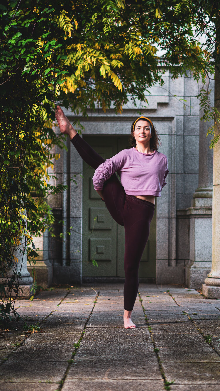 standing split yoga pose